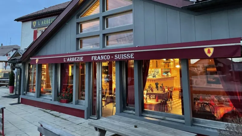 فندق يُتيح النوم في دولتين في آن واحد (فيديو)