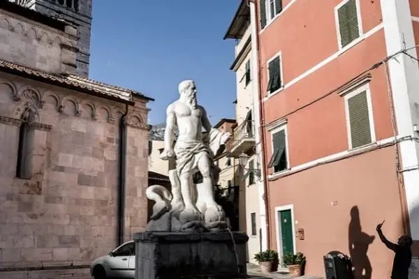 روبوت ينحت تمثالاً من الرخام خلال أسبوع فقط (فيديو)