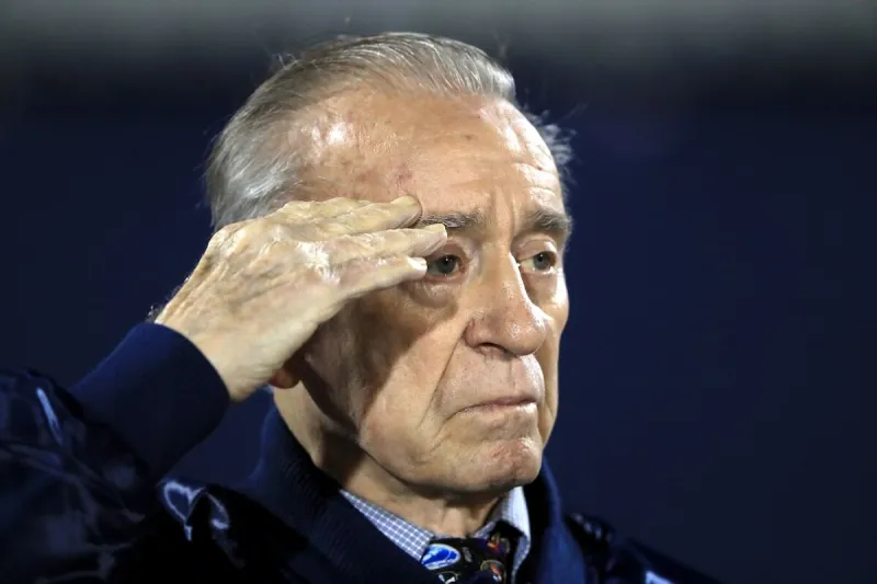 بعمر 93 عامًا.. ثاني رجل تطأ قدمه سطح القمر يتزوج بحب حياته