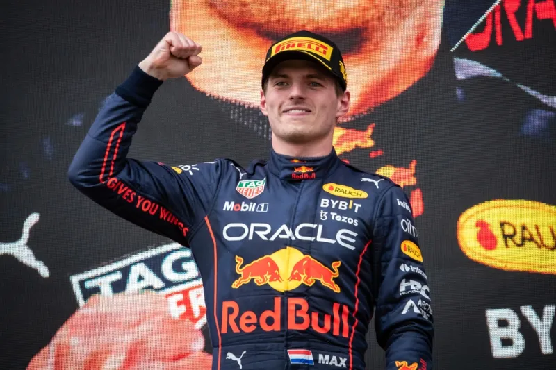 ماكس فيرستابن يتحدث عن منافسته في سباقات الفورمولا 1 مع لويس هاميلتون