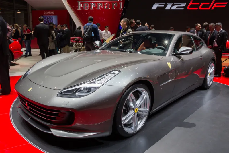 عرض سيارة فيراري F12tdf ذات النسخة المحدودة بمزاد في كاليفورنيا
