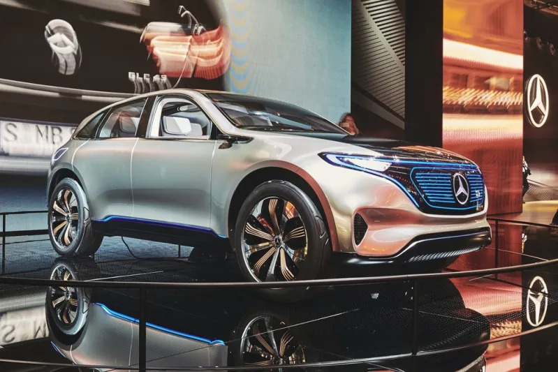 بسعر يبدأ من 104 آلاف دولار.. نظرة على مرسيدس 2023 EQS (فيديو)