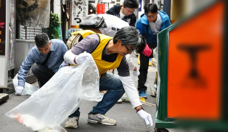 «سبوغومي».. رياضة يابانية جديدة تحولت لـ «كأس العالم لجمع القمامة»