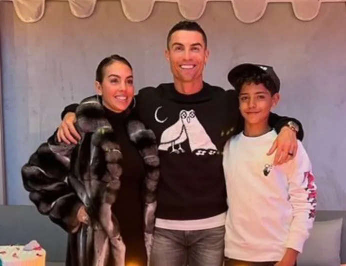 كيف احتفلت «غورغينا رودريغيز» بعيد ميلاد «كريستيانو رونالدو» في السعودية؟