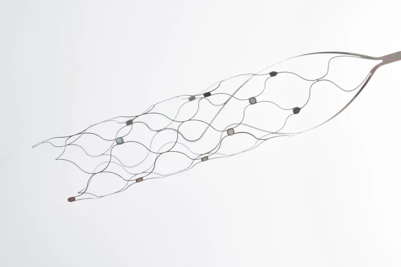 يدعمها غيتس وبيزوس.. تقنية جديدة تساعد المصابين بالشلل على التحكم في الأجهزة