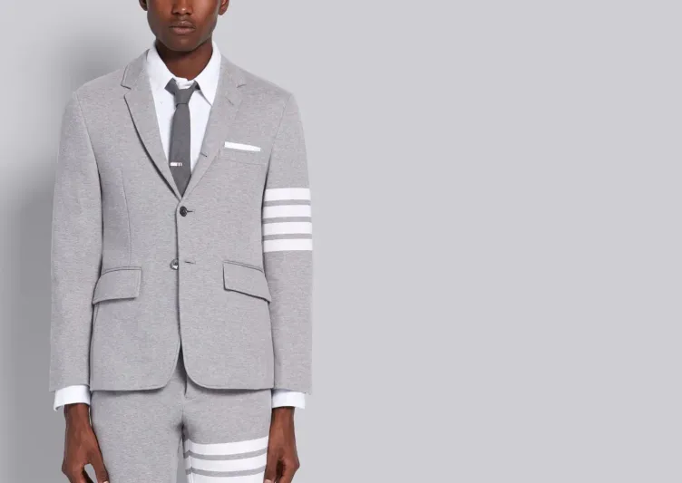 لإطلالة عصرية...قائمة أفضل سراويل للارتداء في العمل