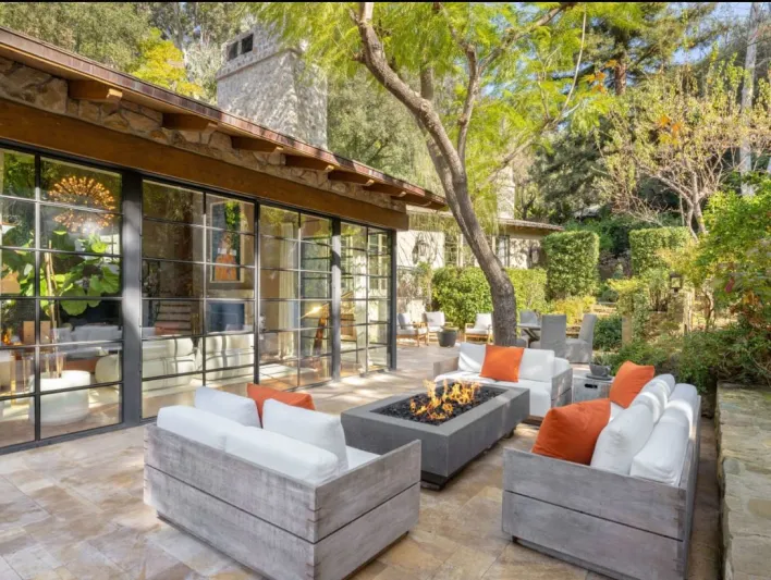 «جينيفر لوبيز» تعرض منزلها للبيع مقابل 42.5 مليون دولار