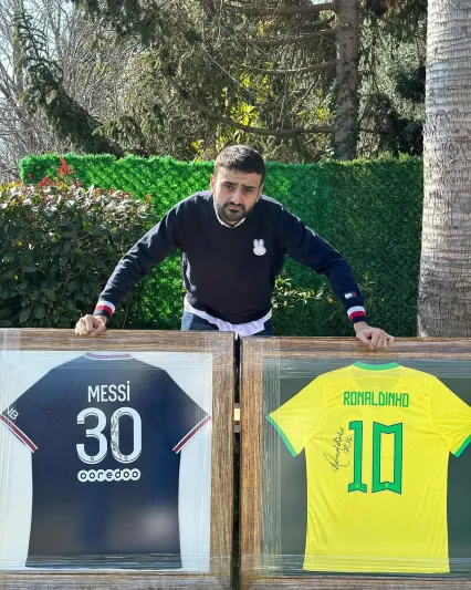 الشيف بوراك يعرض قميصي «ميسى» و«رونالدينيو» في مزاد لصالح ضحايا الزلزال
