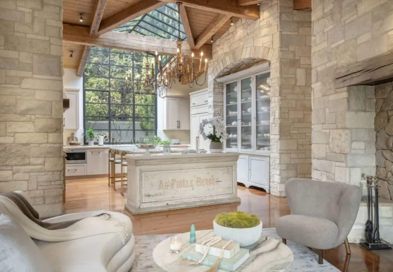 «جينيفر لوبيز» تعرض منزلها للبيع مقابل 42.5 مليون دولار