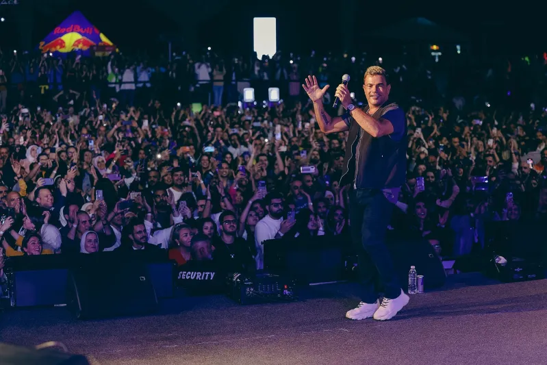 زلزال تركيا وسوريا يؤجل حفل عمرو دياب في قطر