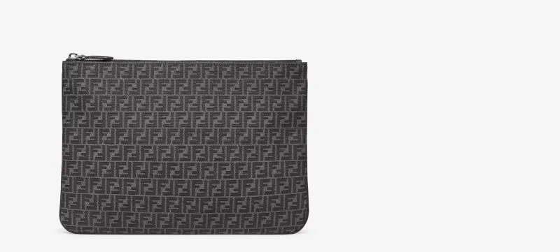 حقائب «باوتش فندي» الرجالية.. أناقة تُناسب كل الأوقات