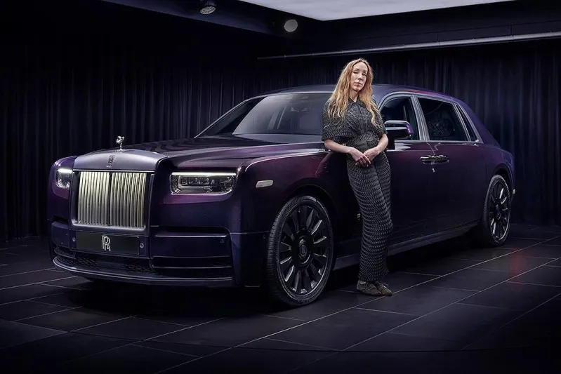 بالتعاون مع مصممة الأزياء «إيريس فان هيربن».. طرح «رولز-رويس فانتوم سينتوبيا» مايو المقبل