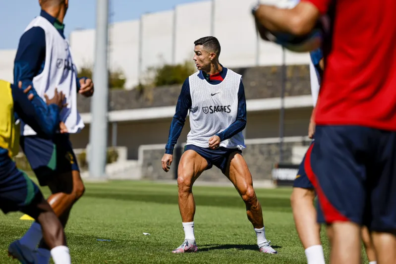 سيارة «رونالدو» الجديدة تلفت الأنظار بشدة.. ما ثمنها؟ (فيديو)