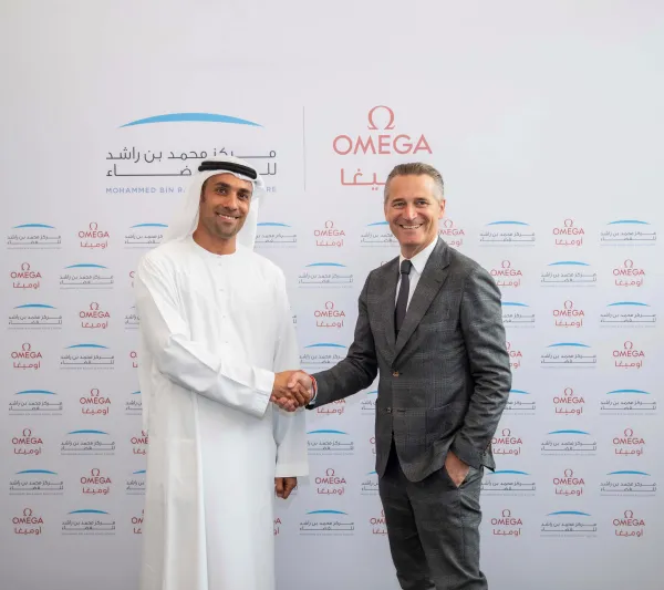 "سبيدماستر".. هكذا عادت ساعة "أوميغا" للفضاء بالتعاون مع الإمارات