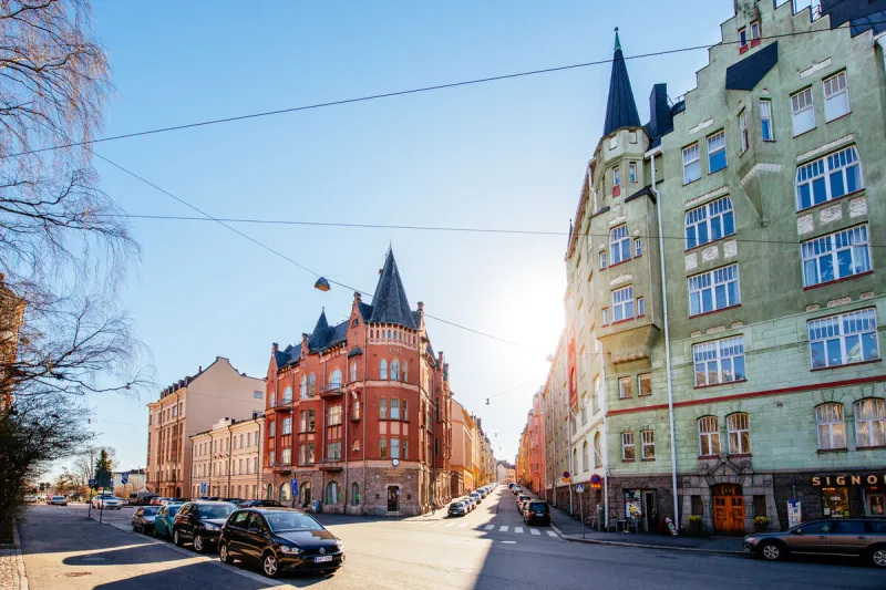 أسعد دولة في العالم تمنح 10 أشخاص زيارة مجانية لتعلم السعادة