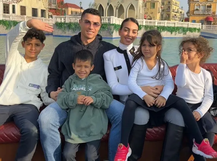 ابنتا كريستيانو رونالدو تتحدثان اللغة العربية (فيديو)