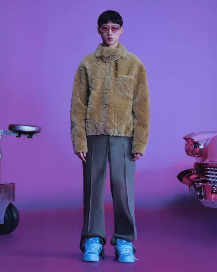 «Dior» تحاكي الأناقة الباريسيّة بأسلوب كاليفورنيا الصاخب