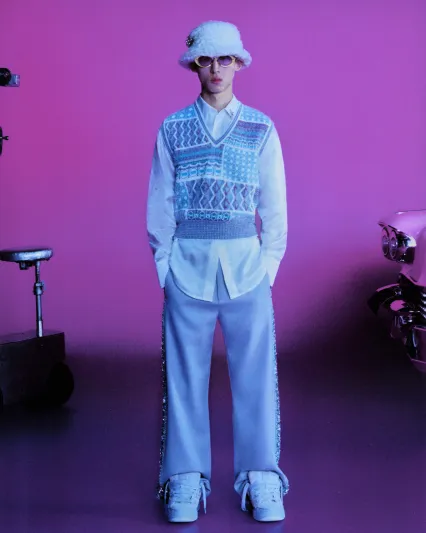 «Dior» تحاكي الأناقة الباريسيّة بأسلوب كاليفورنيا الصاخب