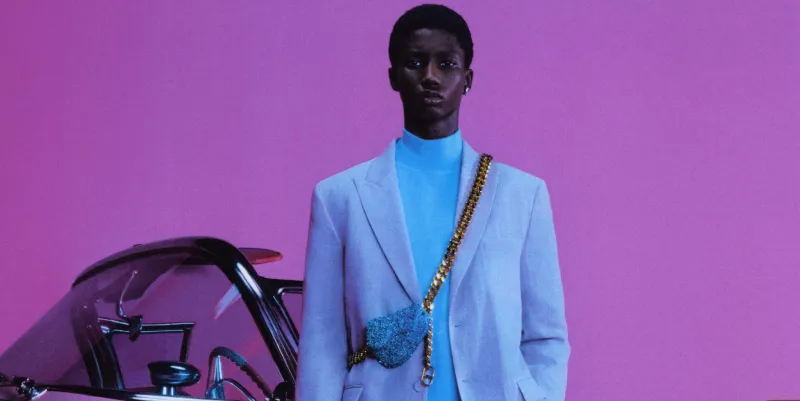 «Dior» تحاكي الأناقة الباريسيّة بأسلوب كاليفورنيا الصاخب