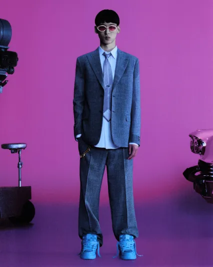 «Dior» تحاكي الأناقة الباريسيّة بأسلوب كاليفورنيا الصاخب