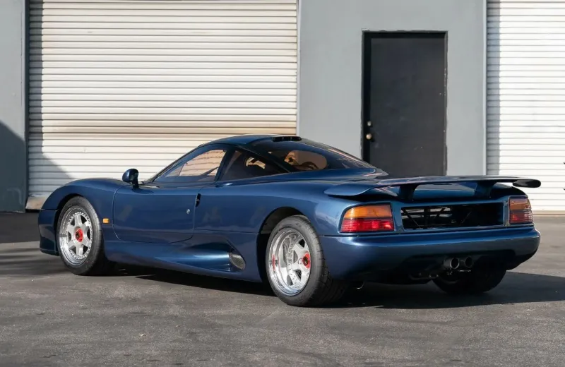 اختفت لـ 30 عاما.. طرح سيارة  XJR-15 النادرة في مزاد RM Sotheby’s