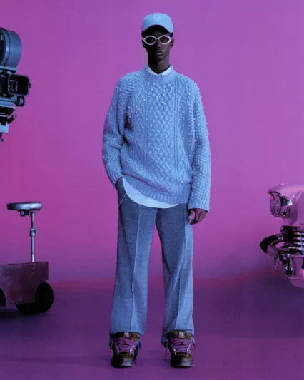 «Dior» تحاكي الأناقة الباريسيّة بأسلوب كاليفورنيا الصاخب