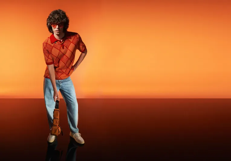 الربيع يولد مرتين: دور الأزياء تبتكر موسم الدفء والألوان على حريتها