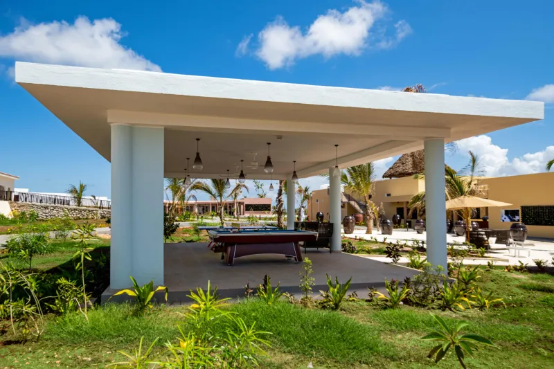 تجربة آسرة في «إميرالد زانجبار» حيث الماء والخضرة وتدليل الذات