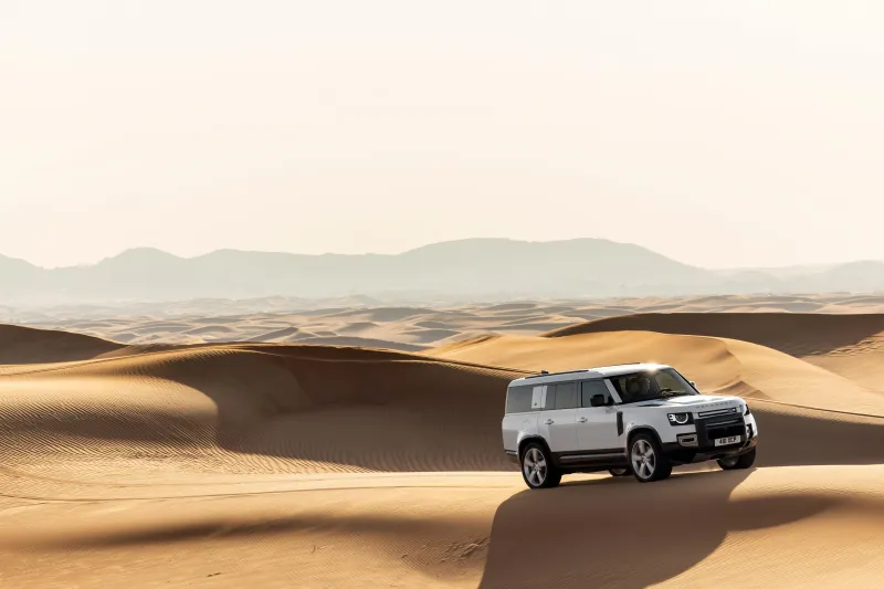 لاند روفر ديفندر 130.. اختيارك لمغامرات عائلية آمنة