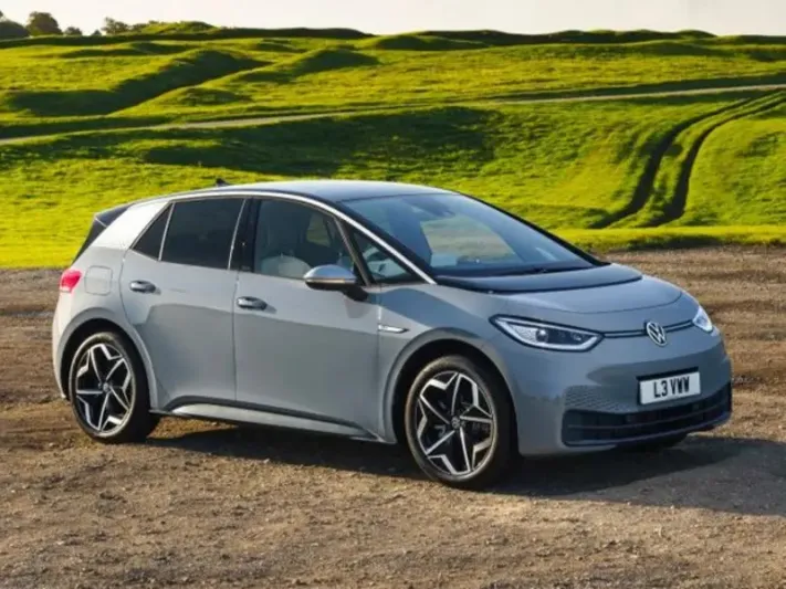 اشتعال حرب الأسعار.. فولكسفاغن تنافس تسلا بسيارتها «ID.3» الكهربائية