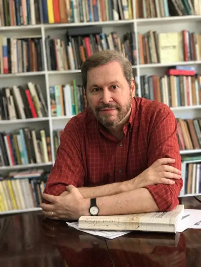 جامع مخطوطات برازيلي يبني مكتبة ضخمة للوثائق النادرة