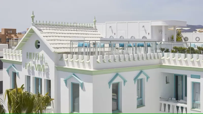 «يمتلك 6 فنادق فاخرة».. «ميسي» أكثر من مجرد أسطورة في كرة القدم