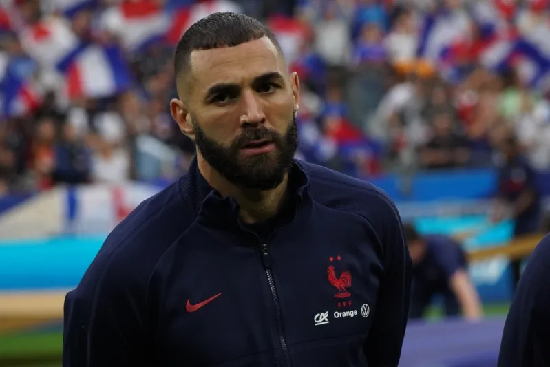 بنزيما يخرج عن صمته: ديشامب كاذب وسأضطر لكشف الحقيقة