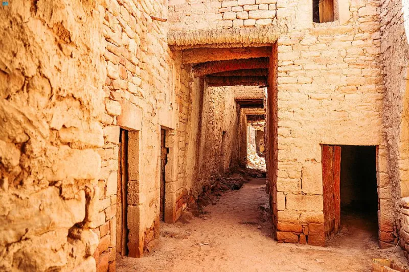 «البلدة القديمة» بالعُلا.. إبداع المعمار والزخارف يميز إحدى أفضل القرى السياحية عالميًّا