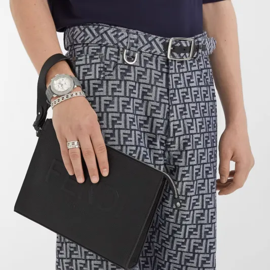 شنط "فندي" الرجالية.. صيحة مختلفة لأناقة لا تقاوم