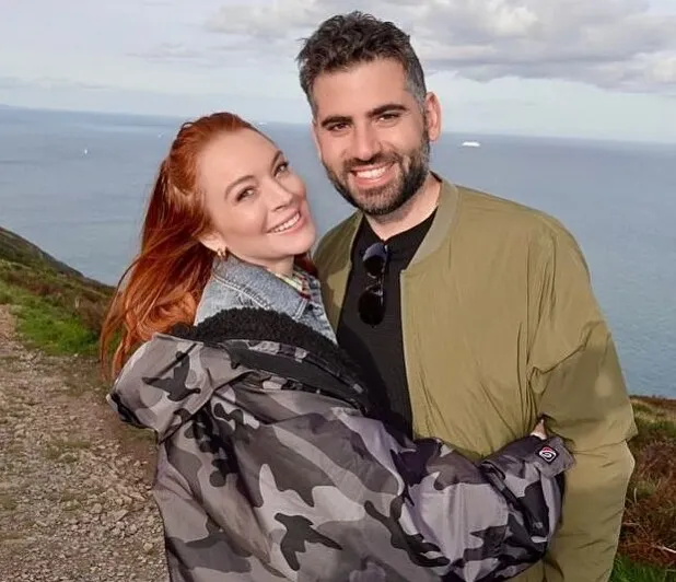 "ليندسي لوهان" تعلن عن حملها من زوجها "بدر الشماس" (صور)