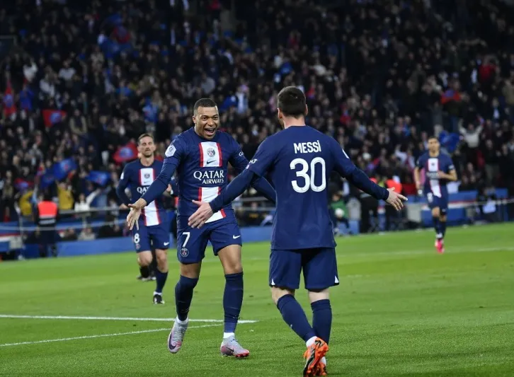 مبابي يتجاوز كافاني وإبراهيموفيتش ويتصدر هدافي باريس سان جيرمان