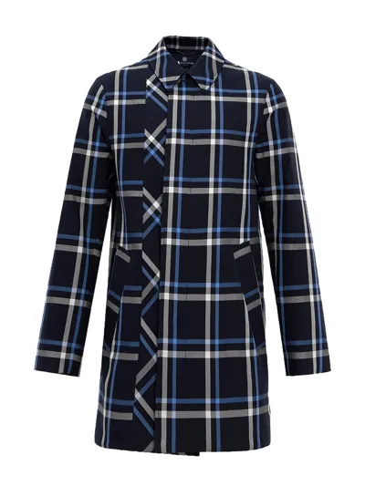 معاطف "أكواسكيوتم" الرجالية.. تصميمات متقنة للحصول على إطلالة متميزة