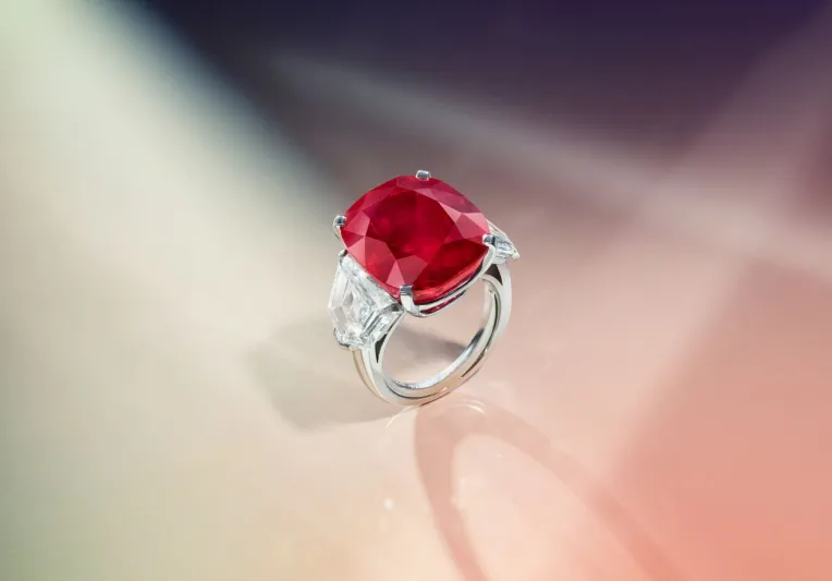 عرض أغلى مجموعة خاصة من الجواهر في العالم بمزاد خيري