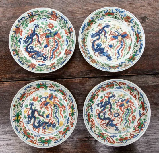 ثروة بالصدفة.. بيع 4 أطباق من الخزف الصيني بمبلغ ضخم