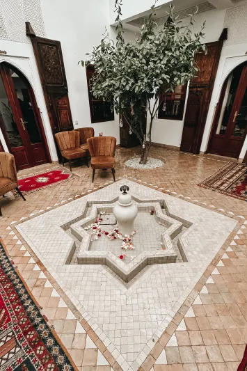 في شفشاون وعمان ومراكش.. كاميرا "آيفون 14" تلتقط منظور عبدالله الشايجي بتفاصيله الأخّاذة