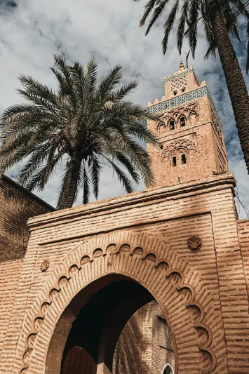 في شفشاون وعمان ومراكش.. كاميرا "آيفون 14" تلتقط منظور عبدالله الشايجي بتفاصيله الأخّاذة