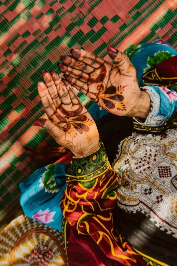 في شفشاون وعمان ومراكش.. كاميرا "آيفون 14" تلتقط منظور عبدالله الشايجي بتفاصيله الأخّاذة