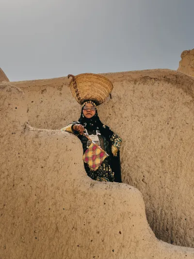 في شفشاون وعمان ومراكش.. كاميرا "آيفون 14" تلتقط منظور عبدالله الشايجي بتفاصيله الأخّاذة