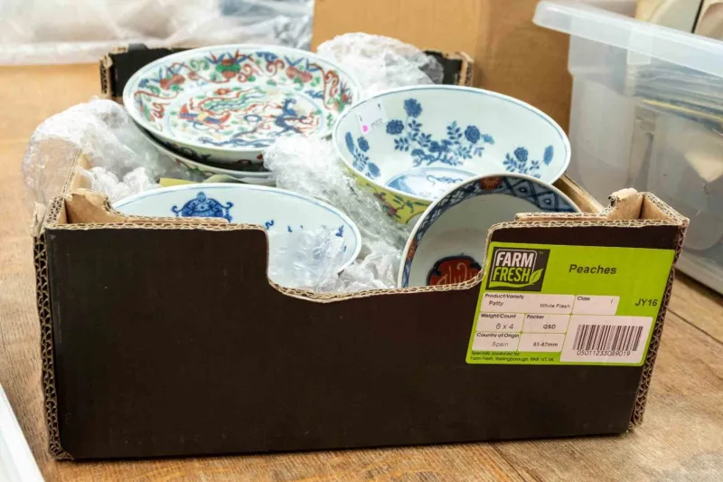 ثروة بالصدفة.. بيع 4 أطباق من الخزف الصيني بمبلغ ضخم