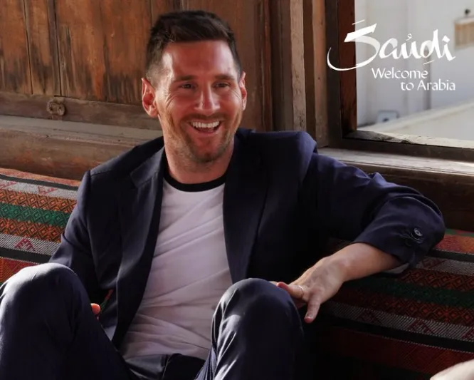 وزير السياحة يرحب بـ"ميسي" خلال رحلته السياحية الثانية للمملكة