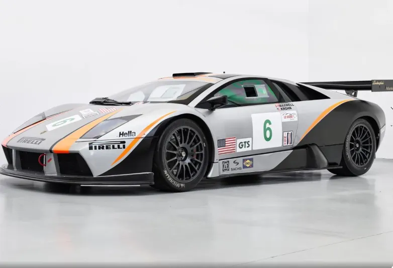 سيارة سباقات "لامبورغيني" نادرة للبيع في مزاد