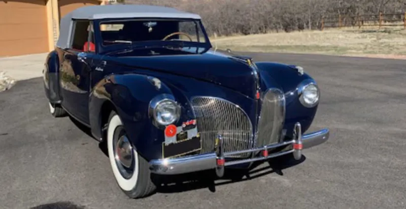 سيارة "Lincoln Continental" نادرة للبيع في مزاد "مايكوم"