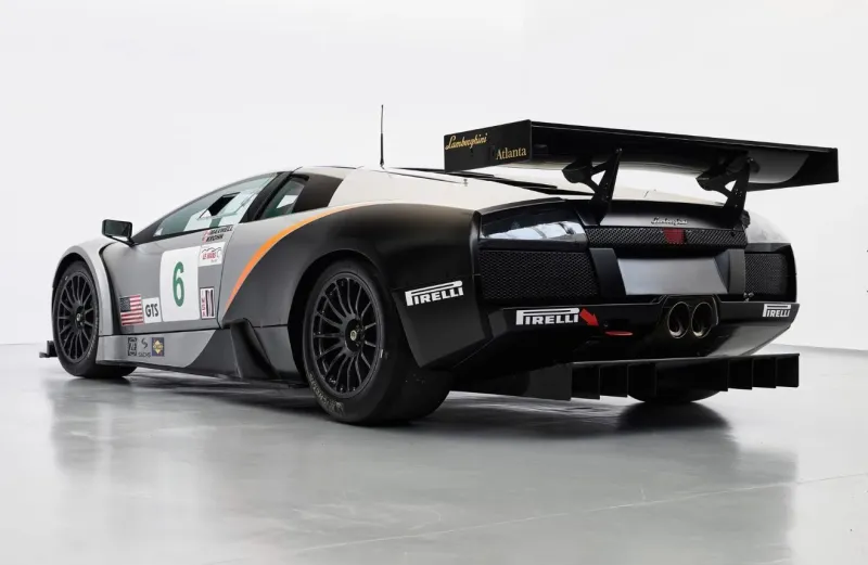 سيارة سباقات "لامبورغيني" نادرة للبيع في مزاد