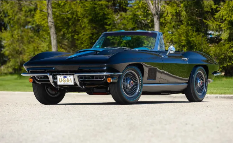 سيارة شيفروليه كورفيت نادرة للبيع في مزاد مايكوم